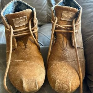 Toms tan suede wedge ankle boots, sz 6 boho style